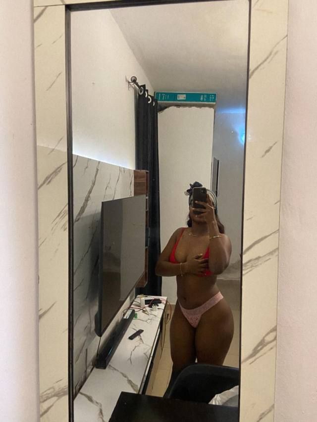 Ebony muna available to meet and have some fun time this weekend text me now on signal: Munarose.25 Telegram: Ebonymuna147 - Image 3